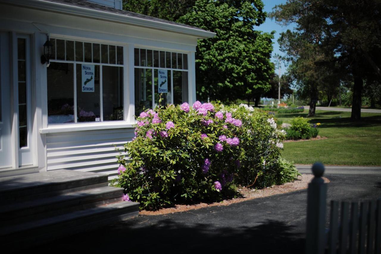 Carleton Inn & Cottages Bridgetown Exterior photo